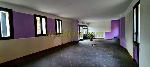 Foto Negozio a Varallo Pombia di 143 m² con 2 locali in vendita