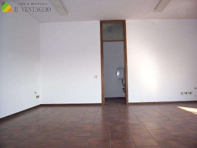 Foto Ufficio a Sassuolo di 550 m² con 1 locali in vendita