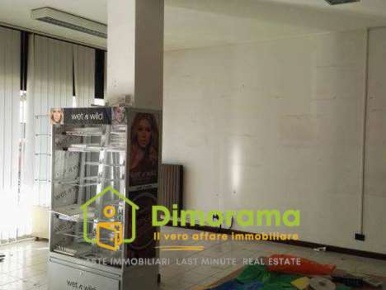 Foto Negozio Nerviano Centro di 76 m² con 2 locali in vendita