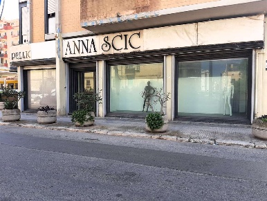 Foto Negozio in Viale Aldo Moro 55, Brindisi Commenda di 232 m² in vendita