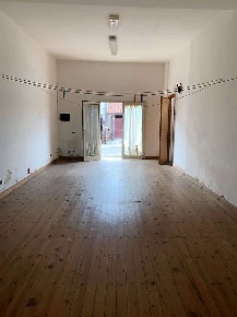 Foto Negozio a Arnara di 110 m² con 4 locali in affitto
