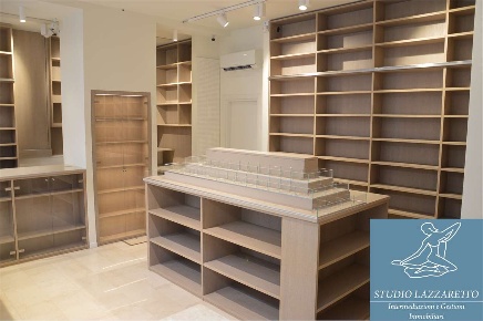 Foto Negozio in Einaudi 16, Brescia Magenta - Arnaldo di 52 m² con 1 locali