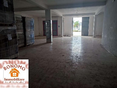 Foto Negozio a Marsala di 290 m² con 2 locali in vendita