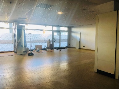 Foto Ufficio a Azzate di 400 m² con 2 locali in affitto