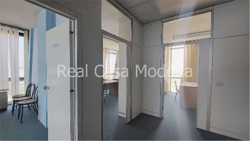 Foto Ufficio in Via Cagliostro, Modena San Faustino di 135 m² con 2 locali