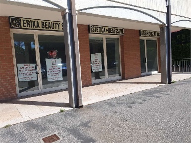 Foto Negozio in VIA VOLTURNO, Cavezzo Centro di 90 m² con 1 locali