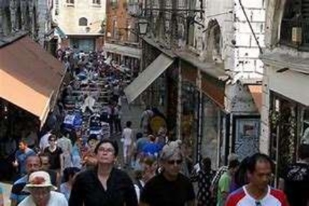 Foto Negozio in mercerie orologio, Venezia San Marco di 150 m² in affitto