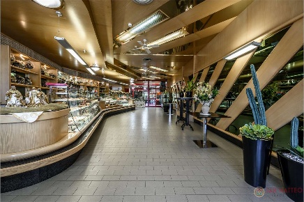 Foto Negozio in G.amendola 330, Crevalcore Centro di 250 m² con 5 locali