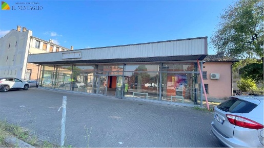 Foto Negozio a Rubiera di 620 m² con 2 locali in affitto