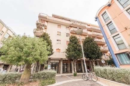 Foto Ufficio in PIAZZA ARMANDO DIAZ, Montesilvano Centro di 250 m²
