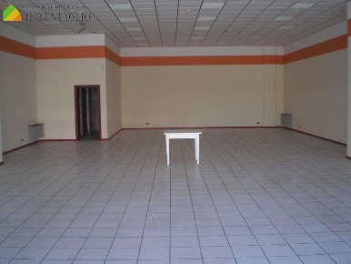 Foto Negozio a Sassuolo di 220 m² con 1 locali in vendita
