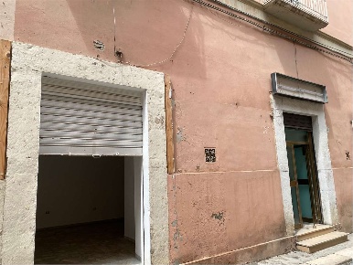 Foto Negozio in VIA DA BORMIDA, Cerignola Centro di 60 m² con 2 locali