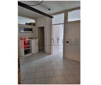 Foto Ufficio in via romea, Legnaro Centro di 60 m² con 4 locali in vendita
