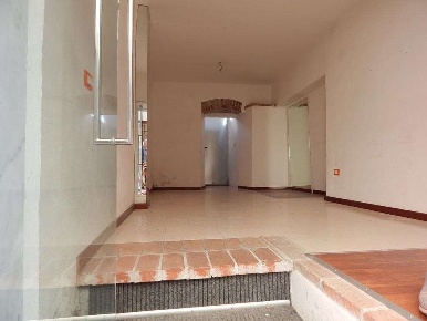 Foto Negozio in Centro Storico, Sarzana Centro di 25 m² con 2 locali