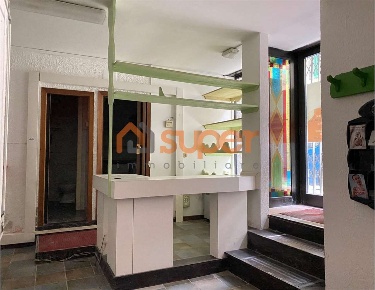 Foto Negozio in Via Ulisse Rocchi, Perugia Centro Storico di 78 m²