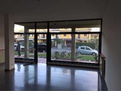 Foto Negozio a Cologno al Serio di 60 m² con 1 locali in vendita