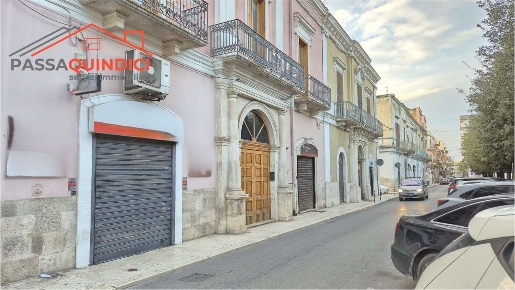 Foto Negozio in Piazza Vittorio Veneto 9, Triggiano di 160 m² con 3 locali