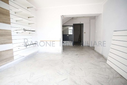 Foto Negozio in vie Benedetto Croce 93ter, Massa Centro di 85 m² in vendita