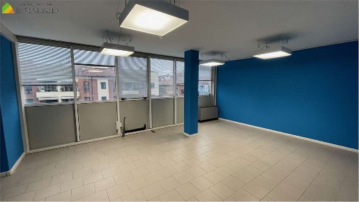 Foto Ufficio a Sassuolo di 300 m² con 1 locali in affitto
