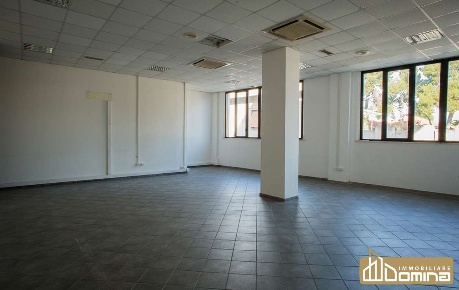 Foto Ufficio a Ancona di 240 m² con 3 locali in affitto