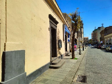 Foto Negozio in Via Garibaldi 8 a, Nicolosi di 140 m² con 4 locali