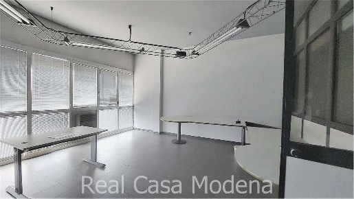 Foto Ufficio in Via Emilia Ovest, Modena Madonnina - Tre Olmi di 150 m²