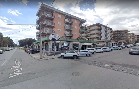 Foto Magazzino in via maccarone, Giarre Centro di 270 m² con 1 locali