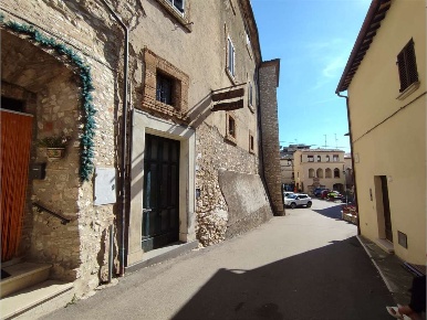 Foto Negozio in via augusto ciuffelli, Montecchio Centro di 100 m²