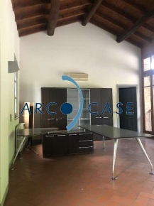 Foto Ufficio a Vaiano Cremasco di 250 m² con 6 locali in affitto