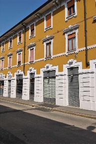 Foto Negozio in Via Gramsci, Lissone Centro Storico di 80 m² con 2 locali