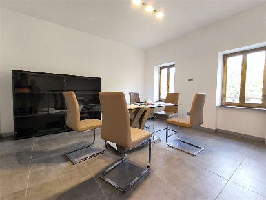 Foto Negozio in via vittorio veneto 25, Cirimido di 70 m² con 2 locali