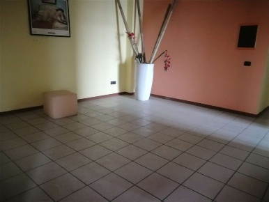 Foto Negozio in Via dell'Acacia, Perugia Madonna Alta - Prepo di 300 m²