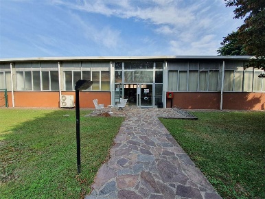 Foto Negozio in Via Giuseppe Mazzini, Misinto Centro di 600 m² con 2 locali