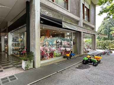 Foto Attività commerciale in VIALE DELLA VITTORIA 311, Vittorio Veneto