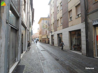 Foto Negozio a Sassuolo di 105 m² con 1 locali in affitto