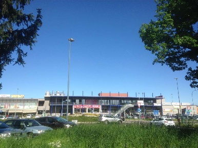 Foto Negozio in VIA VALASSINA, Erba Centro di 230 m² con 1 locali