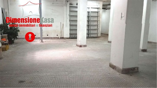Foto Magazzino in via Fonseca, Nola Centro di 250 m² con 2 locali