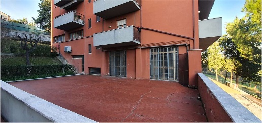 Foto Magazzino in Via G. Garibaldi 6, Monsano di 200 m² con 7 locali