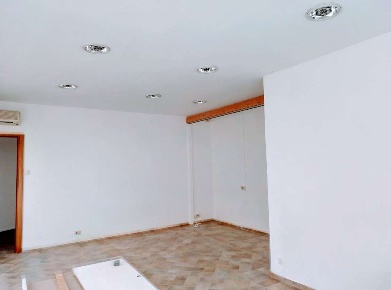 Foto Negozio in piazza repubblica 14, Villadossola di 80 m² con 3 locali
