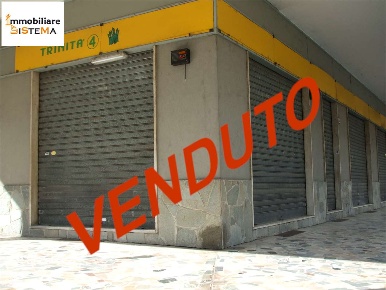 Foto Negozio in VIA TRINITA' 4/A, Santena di 110 m² con 2 locali in vendita