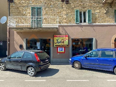 Foto Attività commerciale in Via Alessandro Manzoni, Perugia di 130 m²
