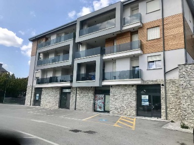 Foto Negozio in Via Sangro 64, Castel di Sangro Centro di 111 m² in affitto