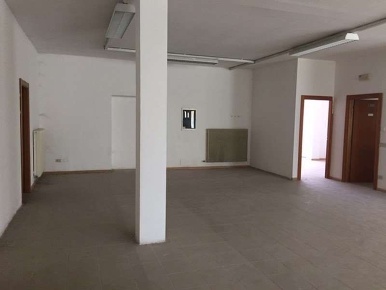 Foto Ufficio in VIA PERATONER, Lavis Centro di 250 m² con 3 locali