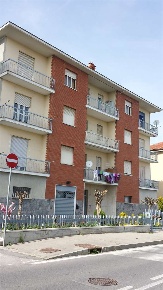 Foto Negozio in Strada Cambiano, Chieri Semicentro di 41 m² con 1 locali