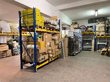Foto Magazzino a Rovereto di 300 m² con 1 locali in affitto
