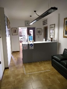Foto Ufficio in Via XXV Aprile 123, Erba Centro di 185 m² con 5 locali