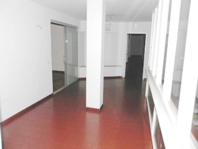 Foto Ufficio in viale Vittorio Veneto, Forlì di 270 m² con 10 locali