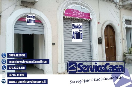 Foto Negozio in CORSO GRAMSCI, Cerignola Centro di 125 m² con 2 locali