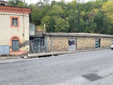 Foto Negozio a Perugia di 130 m² con 4 locali in affitto