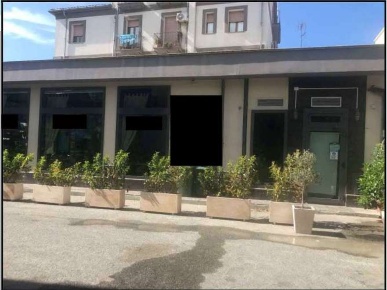 Foto Negozio a Catanzaro di 282 m² con 4 locali in vendita